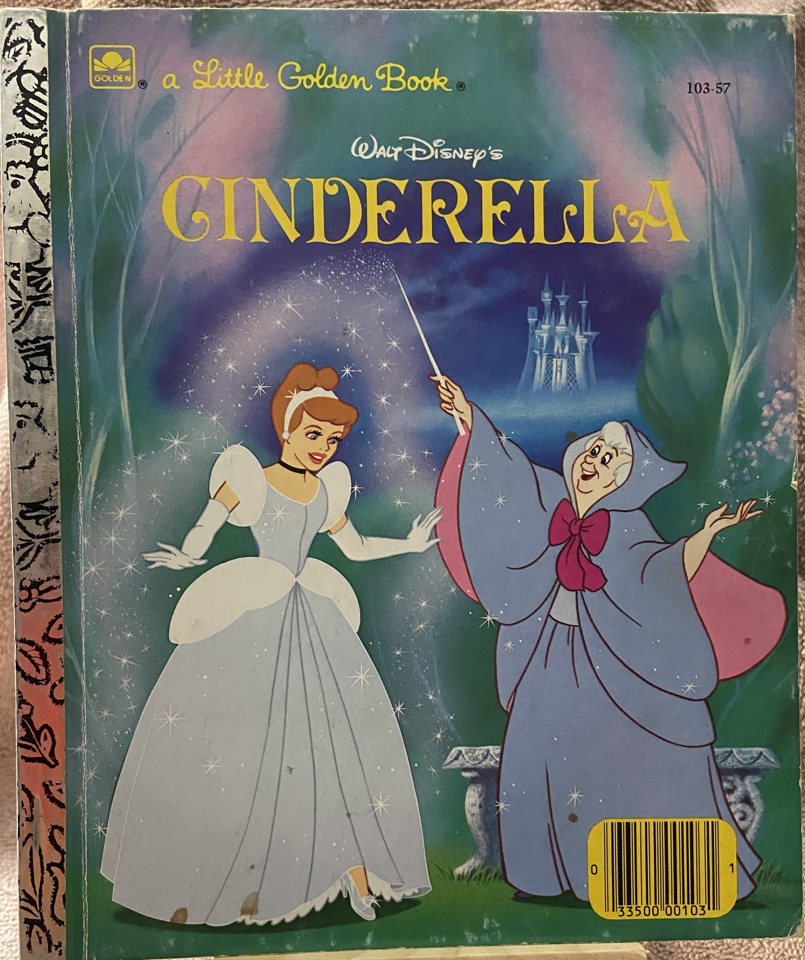 Disney's Cinderella (Yellow Letters) - A Little Golden Book